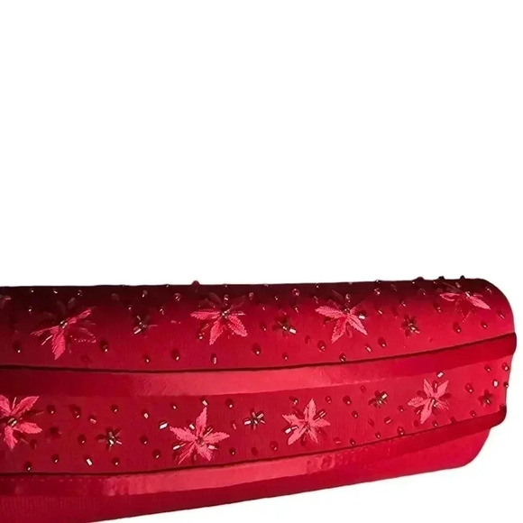 Timeless Beauty Clutch - Picture 5 of 5